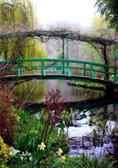 
                    
                        Monet's bridge Giverney
                    
                