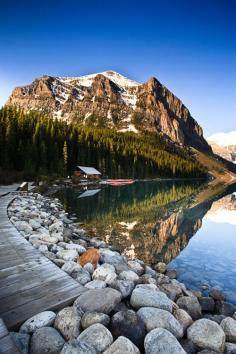 
                    
                        Lake Louise, Banff, Canada
                    
                