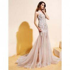 
                    
                        A-line/Princess Halter Court Train Lace And Tulle Wedding Dress
                    
                