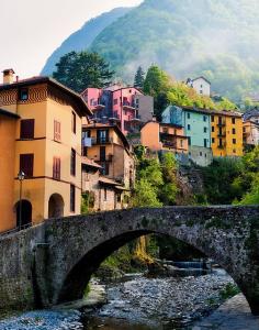 
                    
                        Lake Como, Itay.
                    
                