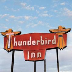 
                    
                        Savannah Hotels: Thunderbird Inn
                    
                