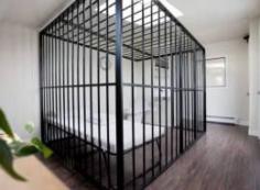 
                    
                        Accommodation in New York sleeping in a cell for $ 1 a day
                    
                