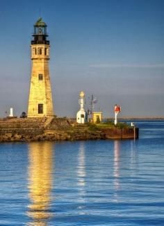 
                    
                        Buffalo Main Light	lighthouse at the mouth of Buffalo River Buffalo New York US
                    
                