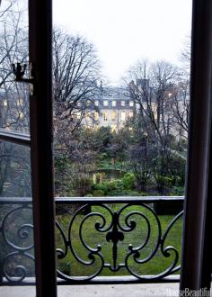 
                    
                        A ROOM WITH A VIEW~ LOOKING OUT ON PARIS~ 11 Signs You're Meant To Live In Paris  - TownandCountryMag...
                    
                