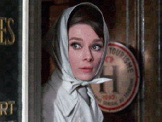 
                    
                        Others nitratediva: Audrey Hepburn in Charade (1963).
                    
                