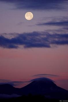 
                    
                        Purple Moon, by Massimo Feliziani, on Flickr
                    
                