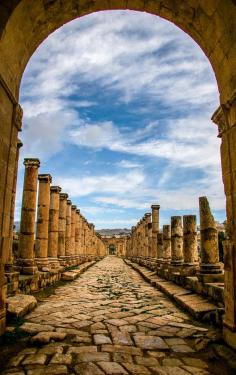 
                    
                        The city of 1000 columns, Gerasa / Jordan
                    
                