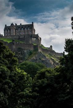 
                    
                        Edinburgh Castle, Scotland  photo via aleecia
                    
                