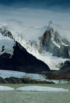 
                    
                        Cerro Torre, Parque Nacional los Glaciares, Andes, Patagonia, Argentina.
                    
                