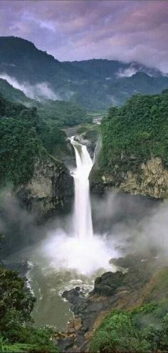 
                    
                        San Rafael Waterfall, Amazonia, Ecuador. - La cascada de San Rafael, en la provincia del Napo, en la Amazonía ecuatoriana, es la más grande del país, y es imposible acercarse demasiado por la fuerza de la caída del agua.
                    
                