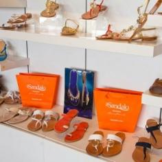 
                    
                        Hot coastal shop: Il Sandolo, Palm Beach, FL. No time to get to Capri this season? No problem. The Tesorone brothers bring Capri to you with their own Italian-crafted sandals ranging from the simplest summer style in creamy white leather to custom-bejeweled flats and heels. Coastalliving.com
                    
                