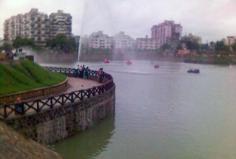 Vastrapur Lake is a picturesque tourist spot located towards the west of Ahmedabad.