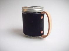 
                    
                        Black leather mason jar koozie. Travel mug with handle
                    
                