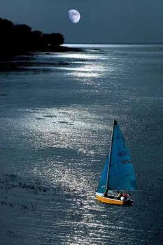 
                    
                        Moonlight Sailing photo.net/...
                    
                