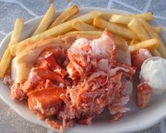 
                    
                        5 Insanely Great Lobster Rolls: Evelyn's Drive-In, Tiverton, Rhode Island. Photo: One Food Guy. CoastalLiving.com
                    
                