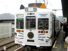 
                    
                        Neko rail! Wakayama's Tama Train is covered in cats both inside and out.
                    
                