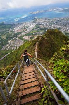 
                    
                        Haiku Stairs, Oahu, Hawaii...You Won't Believe That These 30 Surreal And Beautiful Places Are In The U.S.
                    
                