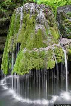 
                    
                        Sometimes you see a photo of nature and think "well, that just can't be real." This is one of those times. Izvorul Bigăr, or the Bigar Waterfall in Romania looks like something straight out of a fairytale.
                    
                