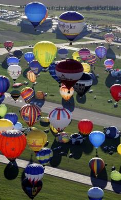 
                    
                        5 Unique Hot Air Ballooning Events In USA
                    
                