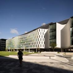 
                    
                        UTS Science Faculty, Building 7 | Durbach Block Jaggers Architects & BVN; Photo: Darren Bradley | Bustler
                    
                