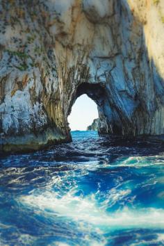 
                    
                        Faraglioni Rocks - Capri
                    
                