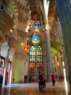 
                    
                        Inside the Sagrada Familia in Barcelona - bucket list Spain
                    
                