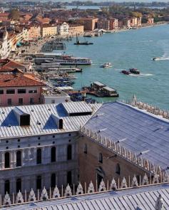 
                    
                        #Venice travel guide. #Italy #Europe
                    
                