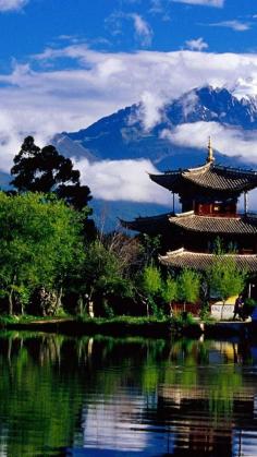 
                    
                        Lijiang Black Dragon Pool, Heilongtan Park, Yunnan
                    
                
