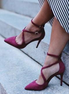 
                        
                            Sexy, strappy suede pumps in burgundy
                        
                    