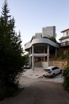 
                    
                        A house on the cliff by the river | studio_GAON | Photo: Youngchae Park | Archinect
                    
                