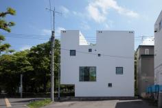 
                        
                            White Collage | Keikichi Yamauchi architect and associates | Photo: Koji Sakai | Archinect
                        
                    