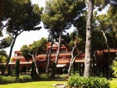 Set in a magnificent environment, surrounded by lush gardens and housed in a beautiful building reminiscent of a Mediterranean hacienda, this fantastic hotel enjoys a quiet location in a residential area of Benicasim. The establishment is very close to the beach and only a 15-minute drive from Castellón city centre. The hotel's guest rooms present a charming traditional style with some modern touches, inviting guests to relax and enjoy a pleasant stay, while watching their favourite movie and stay connected with complimentary Internet access. Visitors may sample delicious Mediterranean cuisine on the restaurant's charming terrace, while overlooking the beautiful gardens, and spend the day on the nearby beach or soaking up the sun on the sparkling outdoor pool. The hotel also features two meeting rooms equipped with the latest technology, where travellers may celebrate great events.