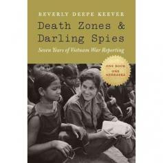 In 1961, equipped with a master's degree from famed Columbia Journalism School and letters of introduction to Associated Press bureau chiefs in Asia, twenty-six-year-old Beverly Deepe set off on a trip around the world. Allotting just two weeks to South Vietnam, she was still there seven years later, having then earned the distinction of being the longest-serving American correspondent covering the Vietnam War and garnering a Pulitzer Prize nomination. In "Death Zones and Darling Spies," Beverly Deepe Keever describes what it was like for a farm girl from Nebraska to find herself halfway around the world, trying to make sense of one of the nation's bloodiest and bitterest wars. She arrived in Saigon as Vietnam's war entered a new phase and American helicopter units and provincial advisers were unpacking. She tells of traveling from her Saigon apartment to jungles where Wild West-styled forts first dotted Vietnam's borders and where, seven years later, they fell like dominoes from communist-led attacks. In 1965 she braved elephant grass with American combat units armed with unparalleled technology to observe their valor-and their inability to distinguish friendly farmers from hide-and-seek guerrillas. Keever's trove of tissue-thin memos to editors, along with published and unpublished dispatches for New York and London media, provide the reader with you-are-there descriptions of Buddhist demonstrations and turning-point coups as well as phony ones. Two Vietnamese interpreters, self-described as "darling spies," helped her decode Vietnam's shadow world and subterranean war. These memoirs, at once personal and panoramic, chronicle the horrors of war and a rise and decline of American power and prestige.
