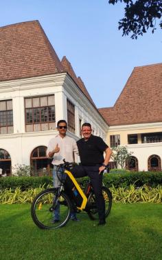 Live grand, Travel green.
New addition to our ever-growing list of partnerships. Grand Hyatt Goa and B:Live have come together to offer you experiences that are refreshing, enriching and nature-friendly. Enjoy a specially curated Grand Hyatt tour on our effortless, eco-friendly e-bikes.
