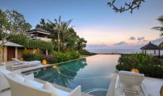 This spectacular clifftop 6 bedroom villa looks out over the white horses of the Indian Ocean and the delicate coral gardens below. Millions of shades of blue and green, a wonderful sea-breeze and the sound of flouting waves bring on immediate relaxation.
