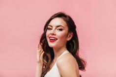 A red lip has always been a beauty staple since it is timeless and classic. This particular look is a sure-shot way to pull off a magnificent wedding look. It is an excellent option if you are looking for a daring, modern style.